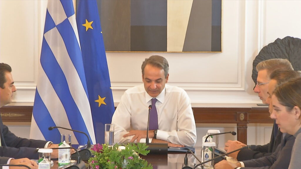 k-mitsotakis-plafon-sto-perithorio-kerdous-sto-vrefiko-gala-afxisi-tis-adeias-mitrotitas-kai-stis-agrotisses-311044