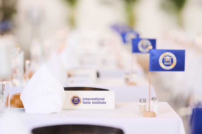 superior-taste-award-2024-ekatontades-sef-kai-somelie-vravevoun-chiliades-proionta-trofimon-kai-poton-322405