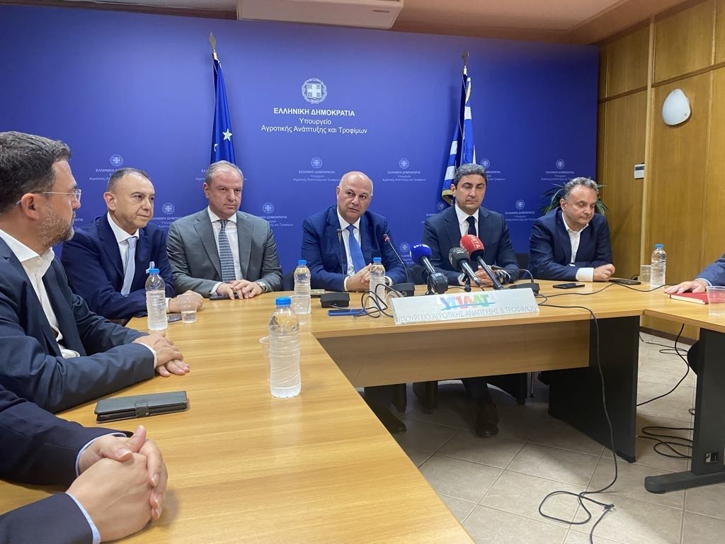 parelave-ta-inia-i-nea-igesia-tou-ypaat-anelave-to-chartofylakio-tou-o-neos-ypourgos-k-tsiaras-fotos-vinteo-323839