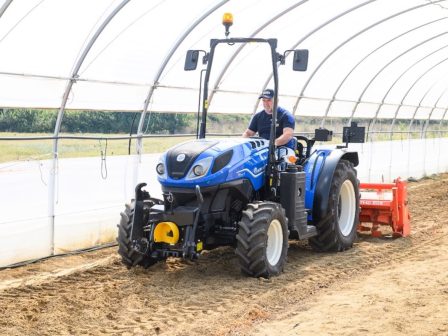 i-new-holland-ananeonei-tis-seires-ton-koryfaion-eidikon-trakter-tis-me-tin-t4f-s-329860