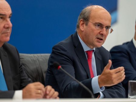 chatzidakis-papathanasis-afxisi-ton-dimosion-ependyseon-kata-900-ekat-evro-332128