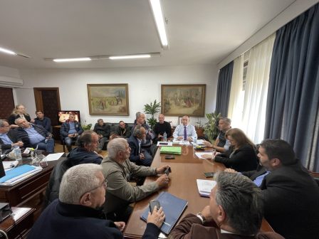 i-apeili-ton-lagokefalon-sto-epikentro-syskepsis-tou-ch-kella-me-alieis-340001