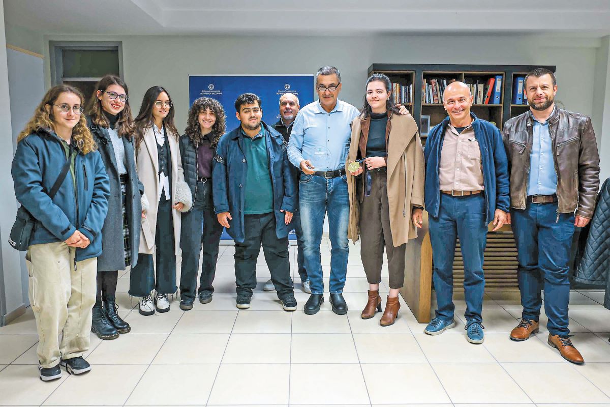 Διάκριση φοιτητών για την ανάπτυξη καινοτόμων μεθόδων πρόληψης της βερτισιλλίωσης στην ελιά Διάκριση φοιτητών για την ανάπτυξη καινοτόμων μεθόδων πρόληψης της βερτισιλλίωσης στην ελιά
