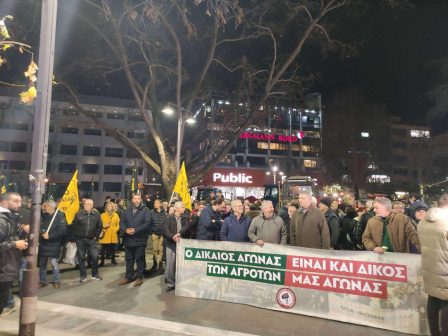 oi-agrotes-tou-blokou-tis-gyrtonis-katelavan-to-kentro-tis-larisas-345305