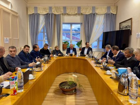 tsiaras-apo-kriti-ta-provlimata-tou-agrotikou-kosmou-lynontai-mono-me-dialogo-343893