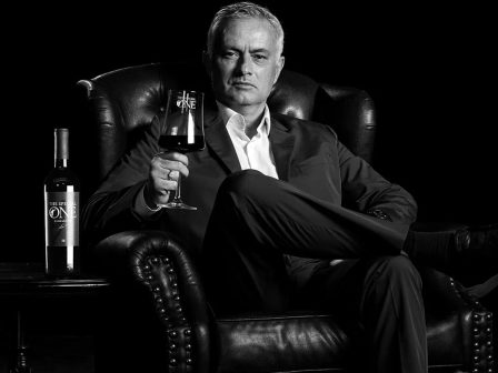 o-jose-mourinho-evgale-krasi-kai-to-onoma-einai-afto-pou-perimenes-345242