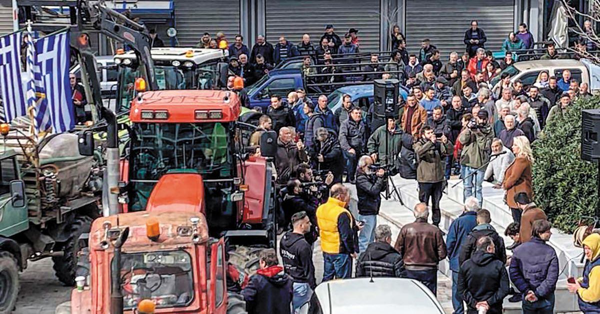 Παραμένουν στους δρόμους και επιμένουν οι Θεσσαλοί αγρότες
