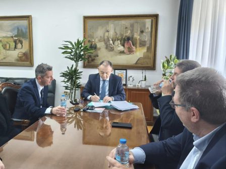 christos-kellas-ypegrapse-ti-symvasi-ylopoiisis-tou-ethnikou-programmatos-syllogis-alieftikon-dedomenon-tis-periodou-2025-2027-proypologismou-175-ekat-evro-349507