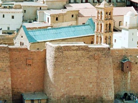 i-aigyptos-kleinei-ti-moni-sina-dimevei-tin-periousia-tis-kai-kanei-exosi-stous-monachous-354383