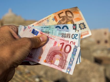 opekepe-to-argotero-eos-tin-paraskevi-27-6-oi-pliromes-tou-iouniou-poioi-tha-doun-chrimata-stous-logariasmous-tous-356371