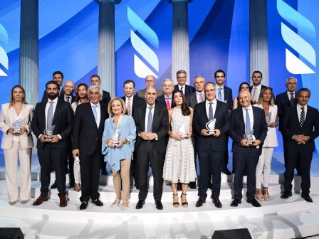 g-bratakos-ta-vraveia-evea-timoun-tis-epicheiriseis-pou-epanaprosdiorizoun-stin-praxi-to-paragogiko-mellon-tis-choras-355903