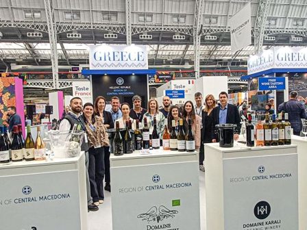 oinopoieia-tis-perifereias-edosan-to-paron-sti-london-wine-fair-356009