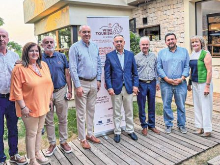 larisa-vadizontas-sta-monopatia-tou-krasiou-kai-ton-gefseon-tou-nomou-355991