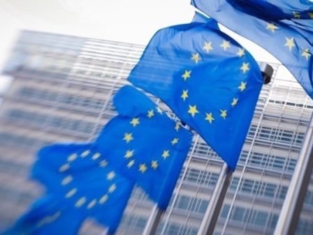 euractiv-i-komision-proteinei-sygchonefsi-ton-tameion-kap-kai-synochis-me-koubara-800-dis-evro-357957