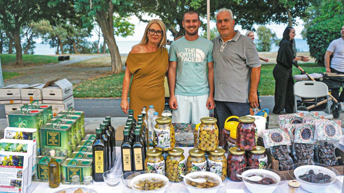 Αλεξανδρούπολη: Στην 20η “Γιορτή Μελισσοκόμων και Οικοτεχνών” συμμετείχαν αξιόλογοι παραγωγοί – φωτογραφίες Αλεξανδρούπολη: Στην 20η “Γιορτή Μελισσοκόμων και Οικοτεχνών” συμμετείχαν αξιόλογοι παραγωγοί – φωτογραφίες