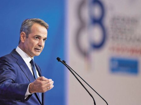 me-paketo-metron-ano-ton-2-dis-evro-kai-onomata-apo-ta-megala-psaria-tou-opekepe-paei-sti-deth-o-mitsotakis-360269