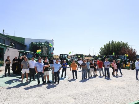 epitychimeno-to-john-deere-open-day-pano-apo-300-episkeptes-dynamiki-parousia-tis-agrotech-362612