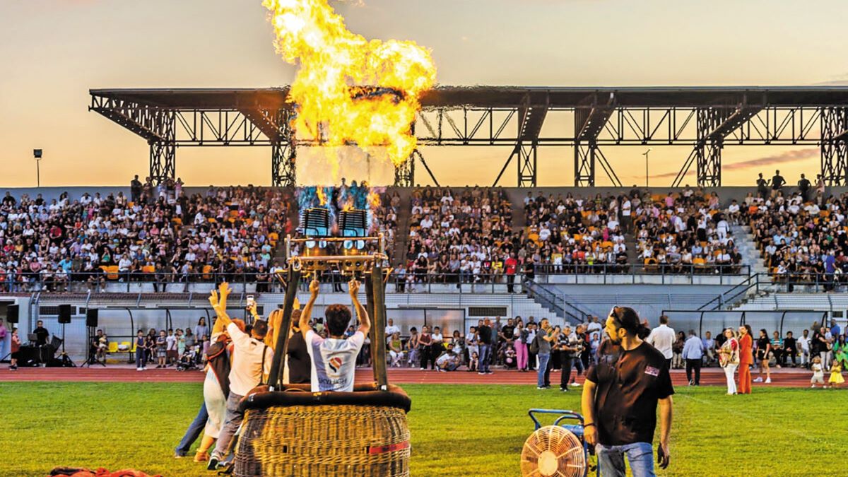«Κοσμοπλημμύρα» στη 18η Γιορτή Χαλβά στα Φάρσαλα «Κοσμοπλημμύρα» στη 18η Γιορτή Χαλβά στα Φάρσαλα