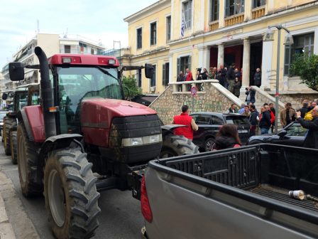 kinitopoiiseis-agroton-exo-apo-to-dikastiko-megaro-lamias-fotos-365315