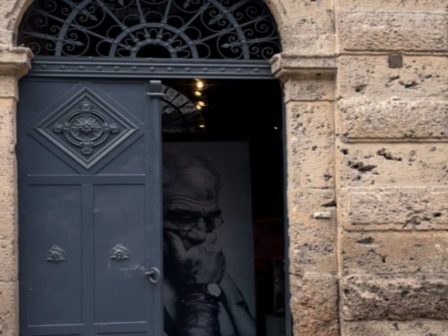 i-vivliothiki-oinou-tis-naousas-anoigei-tis-portes-tis-363896
