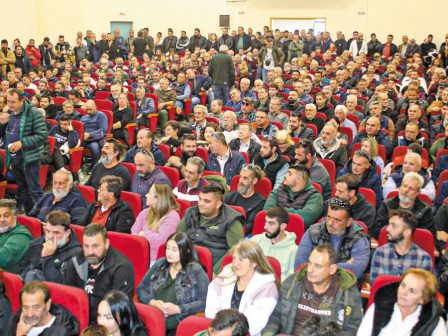 tin-proti-evdomada-tou-dekemvriou-i-exodos-ton-trakter-stous-dromous-368126