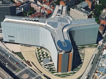 entos-dyo-minon-tha-apantisei-i-komision-ean-tha-kanei-apodekto-to-anatheorimeno-action-plan-gia-ton-opekepe-366249