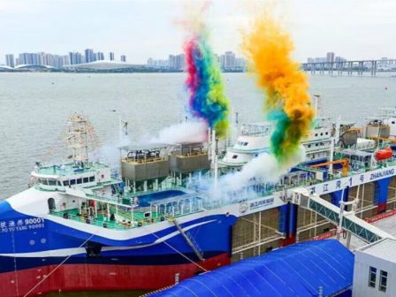 kina-oi-fetines-exagoges-gia-drones-agrotikon-chriseon-echoun-xeperasei-tis-200-000-monades-se-pagkosmio-epipedo-367418