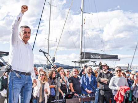 oi-voliotes-fonaxan-ochi-sti-schediazomeni-ependysi-tou-lng-ston-pagasitiko-368114