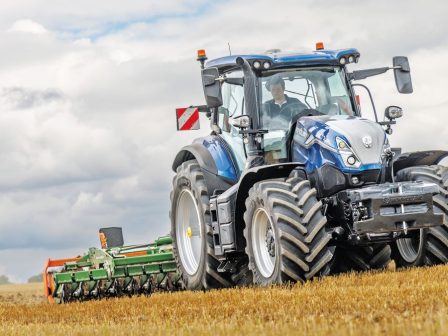 nea-trakter-t7-standard-wheelbase-technologia-apodosi-kai-styl-366409