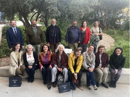 to-elegktiko-synedrio-diatyponei-enstaseis-gia-tin-apotelesmatikotita-ton-programmaton-anadasosis-367756