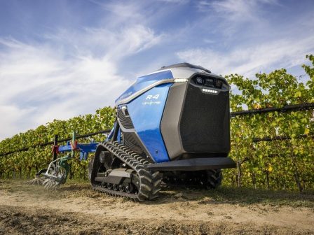 new-holland-th-hybrid-o-neos-yvridikos-prototypos-tileskopikos-fortotis-pou-prosferei-praktiki-viosimi-ischy-gia-to-cheirismo-ylikon-369019