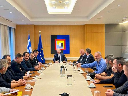 kyvernisi-se-agrotes-apo-tin-kriti-oi-opoies-diefthetiseis-den-boroun-na-ypervoun-ti-symfonia-me-tin-komision-369290