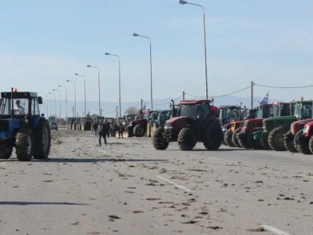 anoixan-to-revma-pros-thessaloniki-oi-agrotes-tou-blokou-sta-diodia-ton-malgaron-kleisto-to-revma-pros-athina-368363