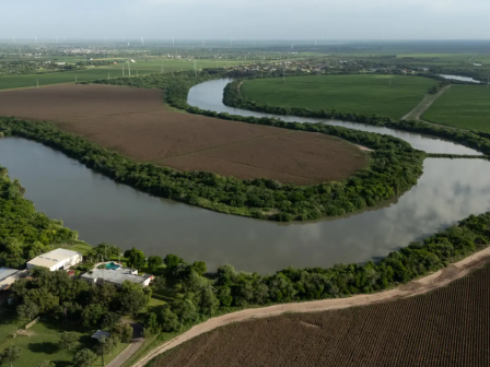 o-trab-apeilei-to-mexiko-me-epiprosthetous-teloneiakous-dasmous-5-exaitias-dienexis-gia-to-nero-369041