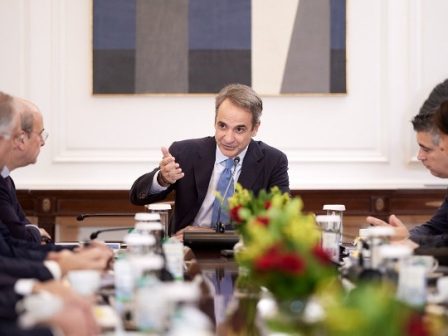 k-mitsotakis-oi-agrotes-tha-doun-pano-apo-miso-dis-evro-na-katavalletai-se-aftous-se-schesi-me-to-2024-368514