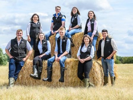 anagennisi-stin-evropaiki-ypaithro-apo-tin-komision-stochos-o-diplasiasmos-ton-neon-agroton-368899