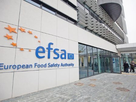 efsa-poly-chamilos-kindynos-eisagogis-tis-gripis-ton-ptinon-stis-agelades-apo-tis-ipa-stin-evropi-371218