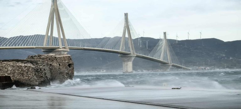 Κυκλοφοριακές ρυθμίσεις λόγω ισχυρών ανέμων, για ποια οχήματα απαγορεύεται η κυκλοφορία Κυκλοφοριακές ρυθμίσεις λόγω ισχυρών ανέμων, για ποια οχήματα απαγορεύεται η κυκλοφορία