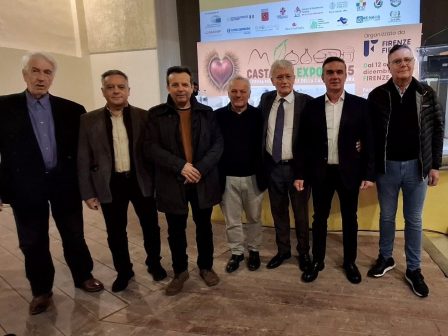 stin-ekthesi-kastanou-sti-florentia-tis-italias-i-perifereias-thessalias-370554