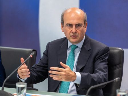 paradochi-kathysterisis-pliromon-alla-kai-yposchesi-gia-epipleon-160-ekat-evro-se-agrotes-kai-ktinotrofous-apo-ton-kosti-chatzidaki-ti-eipe-gia-ta-bloka-370598