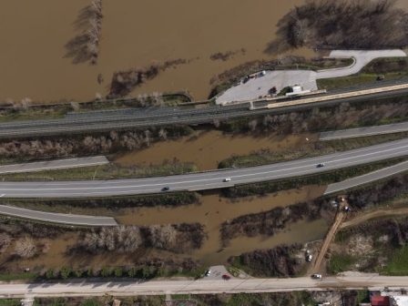 syllalitirio-me-trakter-stin-agia-373960