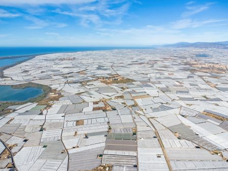 i-aftomatopoiisi-allazei-to-montelo-paragogis-sta-thermokipia-tis-ispanias-383059