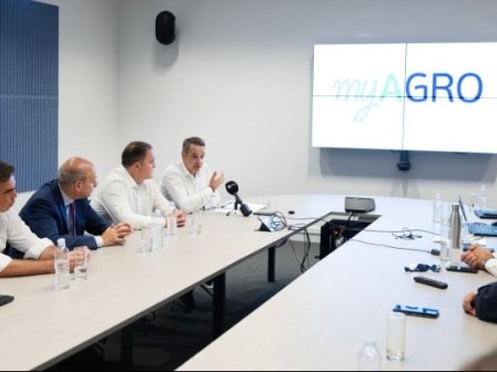 stin-aade-o-mitsotakis-i-chora-den-borei-na-einai-allo-aichmaloti-ton-kyklomaton-vinteo-383658