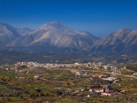rethymno-prasini-anaplasi-sto-metochi-me-vioklimatiko-schediasmo-kai-fotovoltaika-sta-anogeia-385822